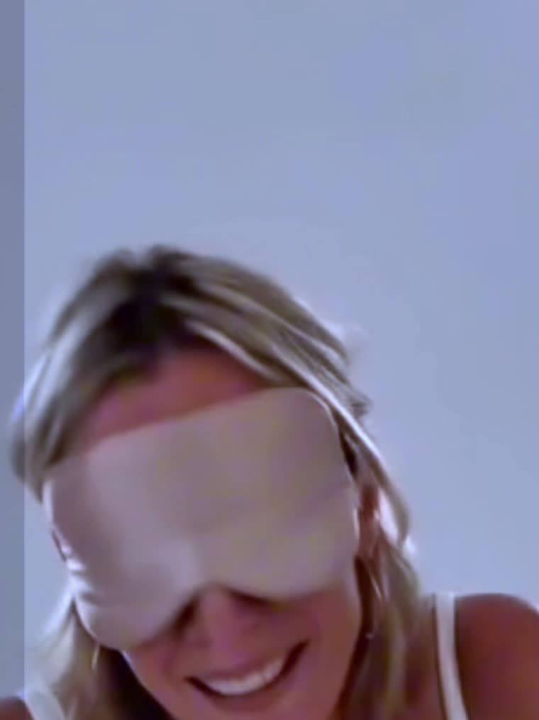 Sorriso sotto la benda durante la danza
